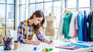 definition of a fashion and design course, accompanied by a supporting image to illustrate the creative learning environment
